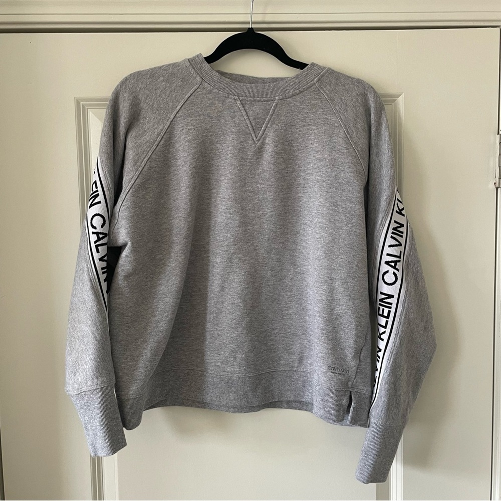 Calvin Klein Crewneck (Women’s Size M)